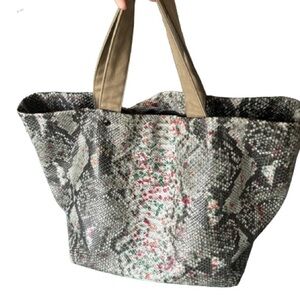NEIMAN MARCUS SNAKE PRINT TOTE BAG